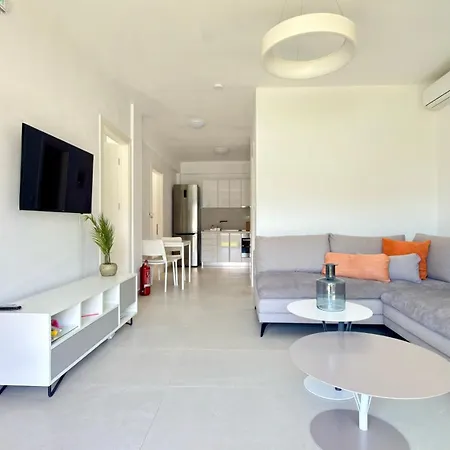 Sea The Sky With Pool By Horizon Homes *