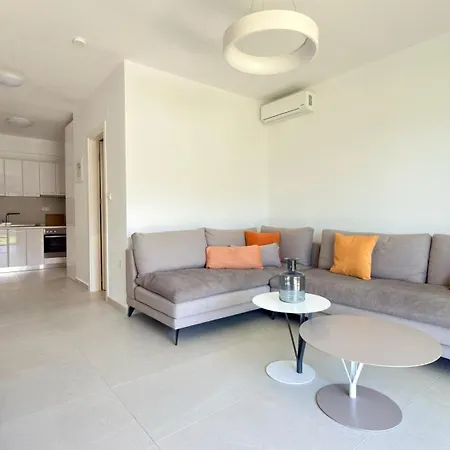 Sea The Sky With Pool By Horizon Homes