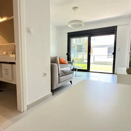 Sea The Sky With Pool By Horizon Homes *