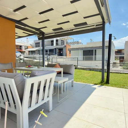 Sea The Sky With Pool By Horizon Homes