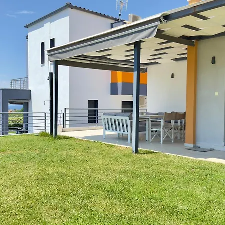 Sea The Sky With Pool By Horizon Homes Karianí
