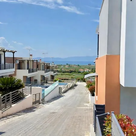 Sea The Sky With Pool By Horizon Homes Karianí
